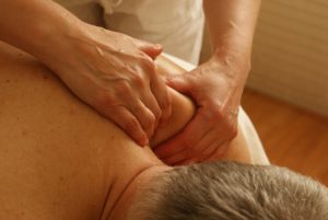 masaż ból szyi ramion jak zapobiegac